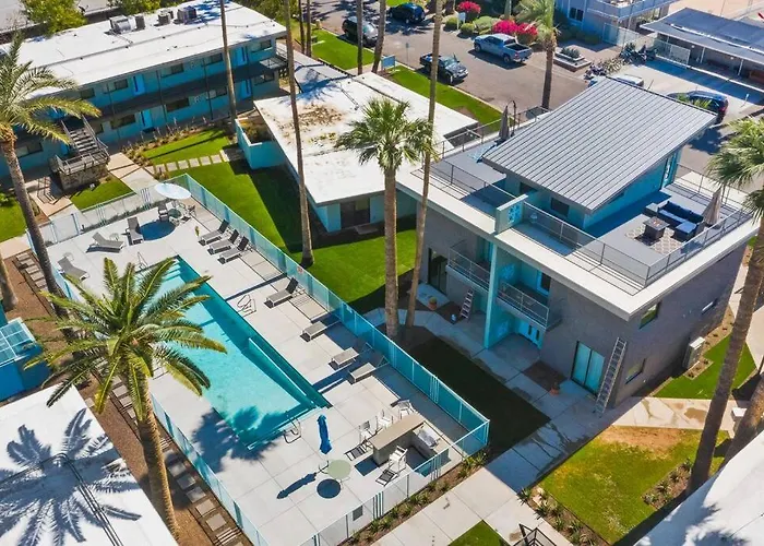 Poolside W Rooftop Deck - Walk To Old Town Apartment *