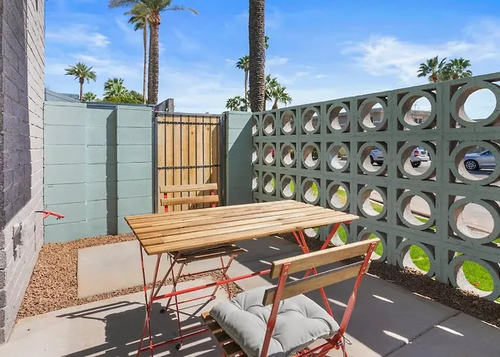 Poolside W Rooftop Deck - Walk To Old Town Apartment *